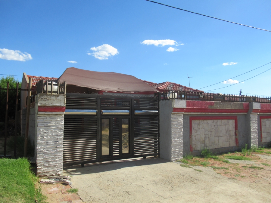 3 Bedroom Property for Sale in Thabong Free State